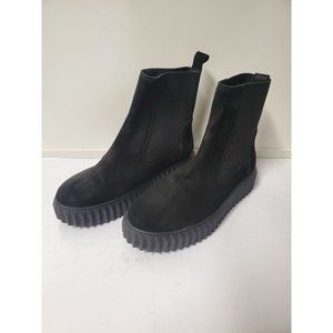 VIOLE BLANCHE SUEDE CHELSEA BOOTSBLACK Size 38 (6.5)